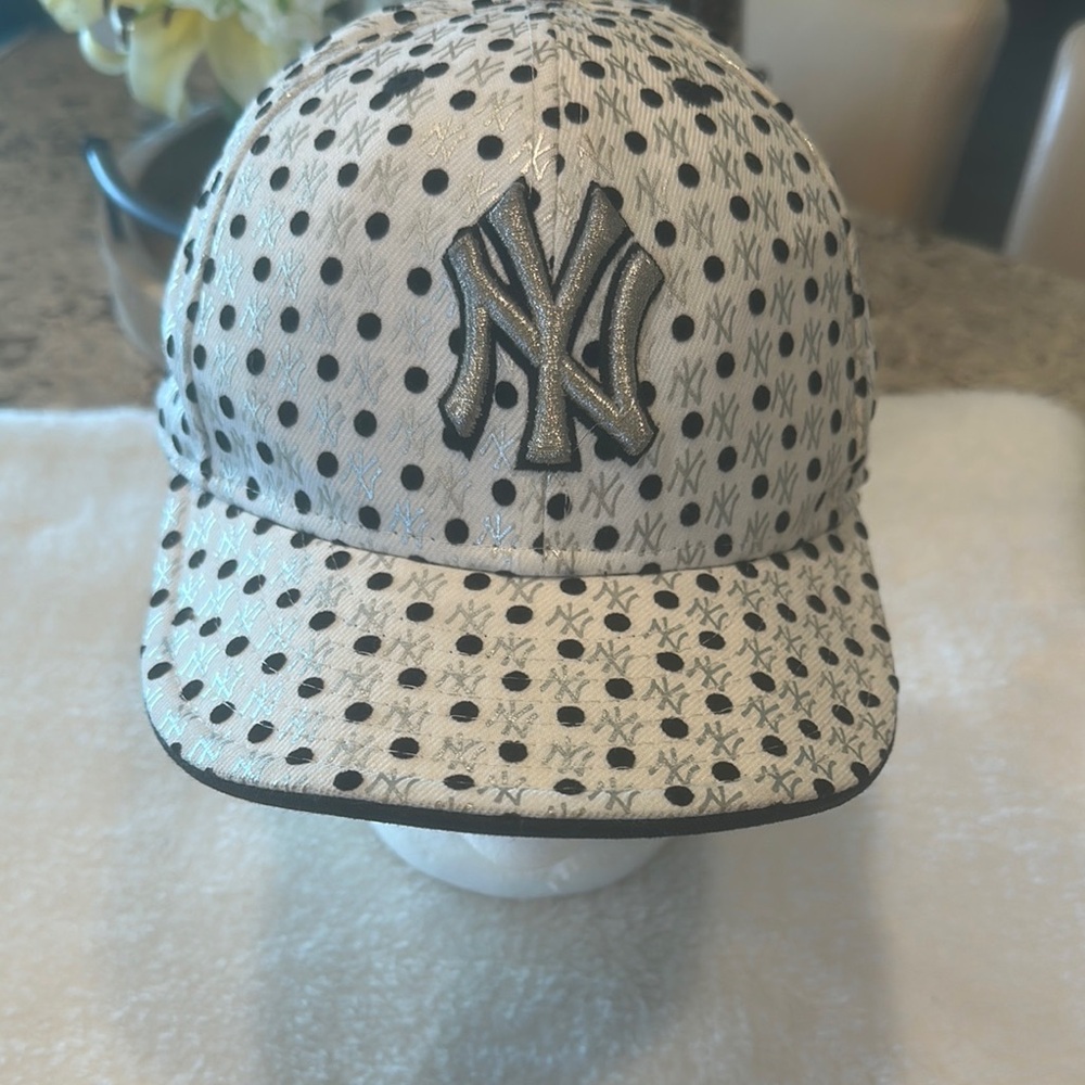 New York Yankees hat
